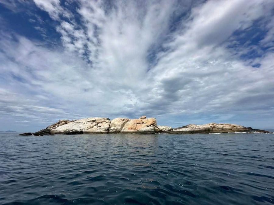 Hon Bac Island